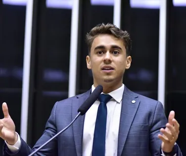 Nikolas Ferreira confronta esquerda por apoio a salários acima do teto - Imagem