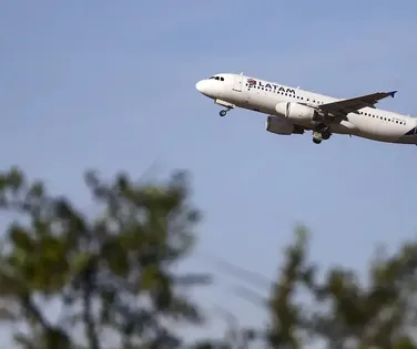 "Banheiro premium": Latam sob fiscalização após polêmica em voos no Brasil - Imagem