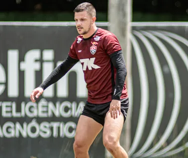 Renato Kayzer ignora férias e volta a treinar com o Vitória para temporada 2026 - Imagem