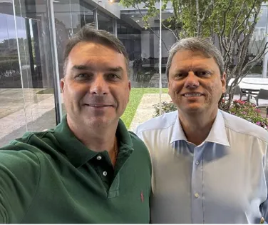 Tarcísio já foi avisado da escolha de Bolsonaro por Flávio ao Planalto - Imagem