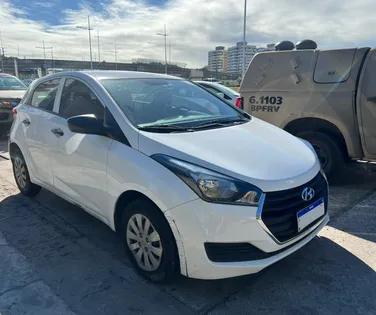 Três homens são presos com carro clonado e arma na Av. Paralela - Imagem