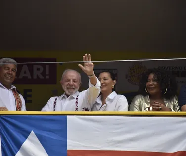 Após mostrar boa forma no Carnaval de Salvador, Lula segue para o Rio - Imagem