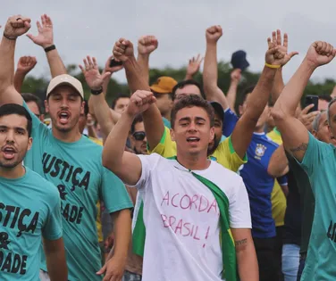 Passarela é interditada por risco de desabamento em ato de Nikolas Ferreira - Imagem