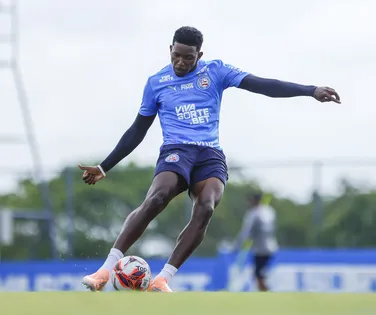 Com joias da base, Bahia divulga relação para duelo com Bahia de Feira - Imagem