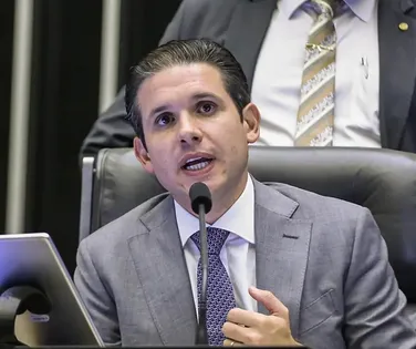 Motta reconhece que salários no Legislativo podem ultrapassar teto - Imagem