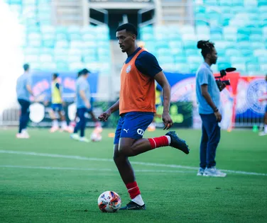 De saída? Esposa de Rezende responde se volante vai deixar o Bahia - Imagem