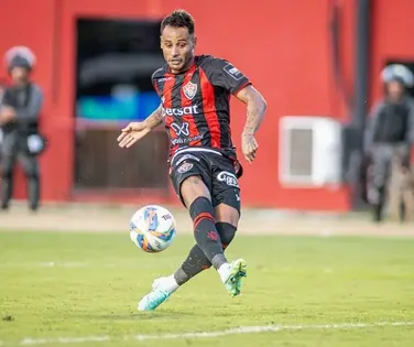 Vídeo: Ex-Vitória reencontra filha após 8 meses de prisão por tráfico - Imagem