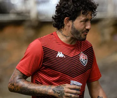 Ex-Vitória punido por esquema de apostas fecha com time da Série D - Imagem