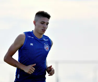 Ex-xodó do Bahia fracassa na Europa e volta ao Brasil para atuar em time modesto - Imagem