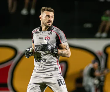 Gabriel diz que Vitória teve "chances claras" em derrota no clássico - Imagem