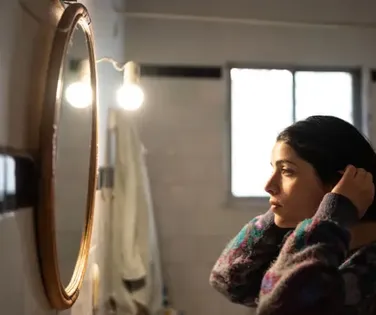 IA chega nos espelhos e muda autopercepção de pessoas cegas; entenda - Imagem