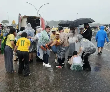 Influenciadora pró-Lula clama por “chuva com trovão” em ato de Nikolas - Imagem