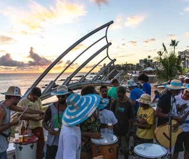 Lavagem de Odoyá: evento gratuito leva samba e fé ao Rio Vermelho - Imagem