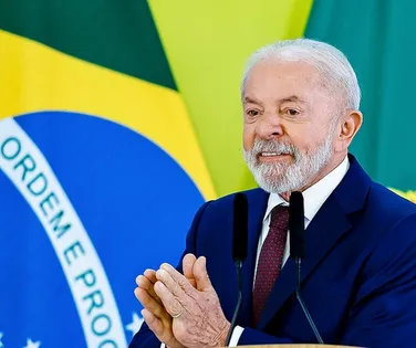 Lula anuncia trava em bets aos endividados e defende fim da escala 6x1 - Imagem