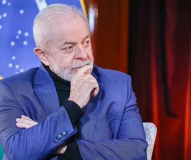 Lula recebe cobrança inusitada após raio em ato de Nikolas - Imagem