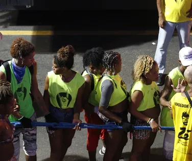 Mulheres na corda: trabalhadoras relatam desafios como cordeiras de trio - Imagem