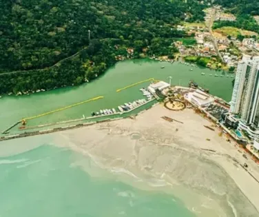 Para conter o mar, cidade mais cara do Brasil aposta em muro na praia - Imagem