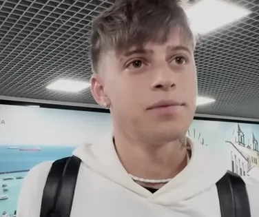Reforço gringo do Vitória é flagrado no aeroporto: "Estou emocionado" - Imagem
