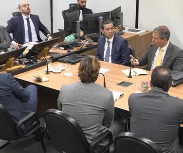 Vídeos do STF revelam versões conflitantes de Vorcaro e ex-presidente do BRB - Imagem