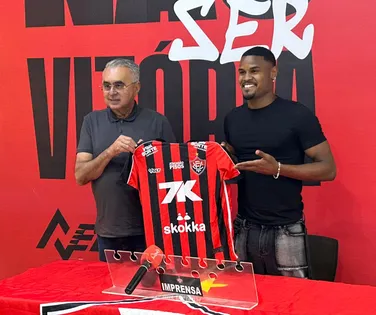 Vitória apresenta Nathan Mendes: "Darei minha vida dentro de campo" - Imagem