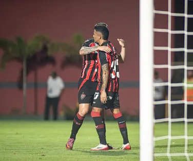 Vitória joga bem e vence o Remo por 2 a 0 na estreia do Brasileirão - Imagem