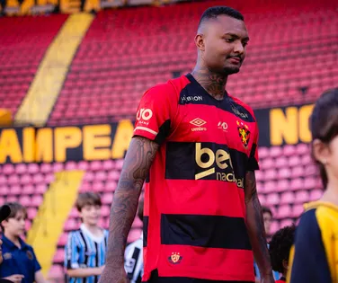 Ainda não anunciado, defensor já é oficialmente jogador do Vitória - Imagem