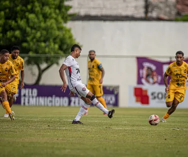 Vitória sofre com expulsão e apenas empata com o Porto no Baiano - Imagem