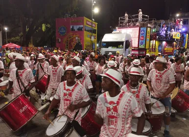 Apaxes do Tororó volta ao Carnaval em 2026 com homenagem a Brown - Imagem