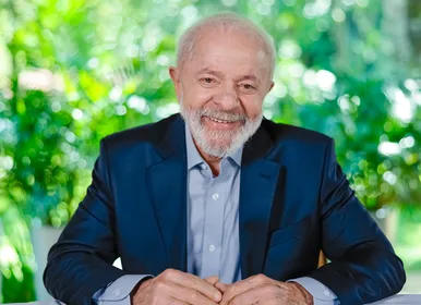 Deputado quer vetar dinheiro público para Carnaval após homenagem a Lula - Imagem