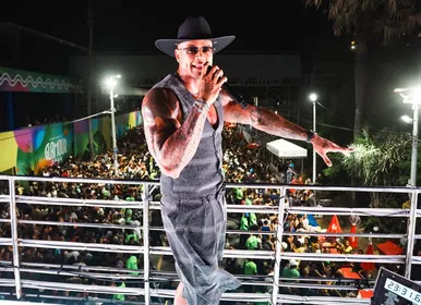 Pipoco: Léo Santana agita circuito Orlando Tapajós em Salvador - Imagem