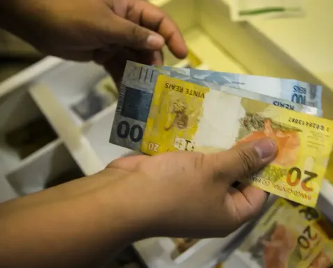 Dinheiro esquecido: prazo para pedir ressarcimento termina nesta quarta