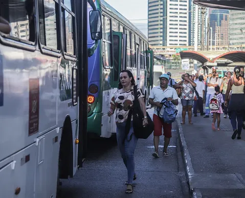Greve de ônibus: tudo que você precisa saber sobre a paralisação nesta sexta-feira - Imagem