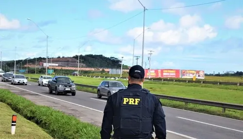 Ex-diretor de hospital baiano é preso pela PRF com canetas emagrecedoras, MacBooks e drogas
