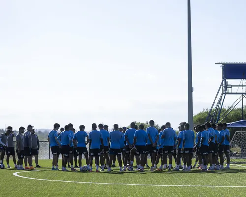 Bahia renova contrato com jovem promessa da base de apenas 16 anos - Imagem