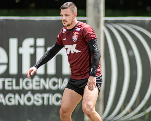 Renato Kayzer ignora férias e volta a treinar com o Vitória para temporada 2026 - Imagem