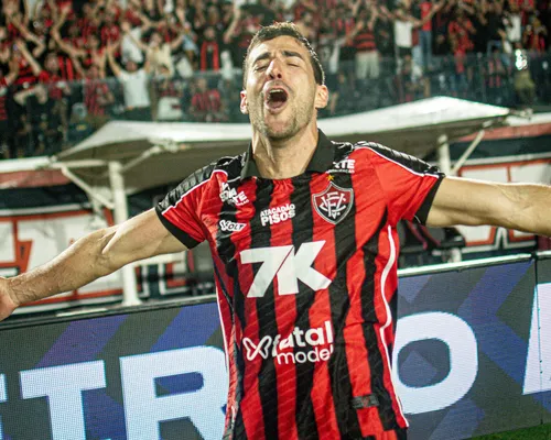 Vitoria oficializa saída de Raúl Cáceres: "Um dos nossos" - Imagem