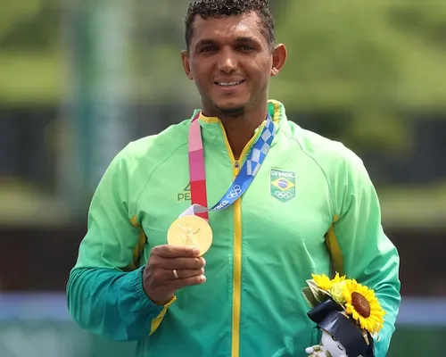 Emerson Ferretti revela desejo de trazer Isaquias Queiroz ao Bahia - Imagem