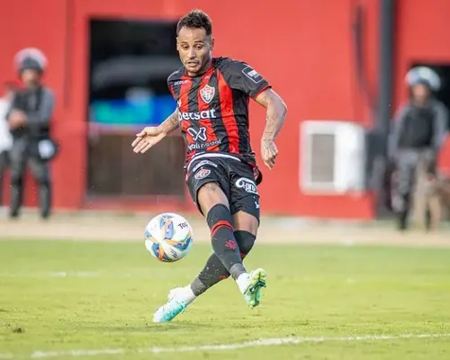 Vídeo: Ex-Vitória reencontra filha após 8 meses de prisão por tráfico - Imagem