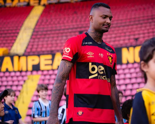 Ainda não anunciado, defensor já é oficialmente jogador do Vitória - Imagem