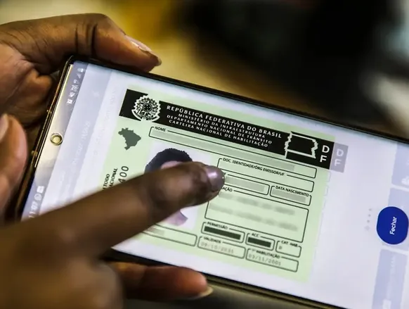Em dois meses, mais de 10 mil pessoas já tiraram a CNH do Brasil - Imagem