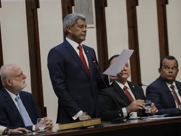 Jerônimo pede empréstimo de R$ 720 milhões para obras na saúde e educação - Imagem