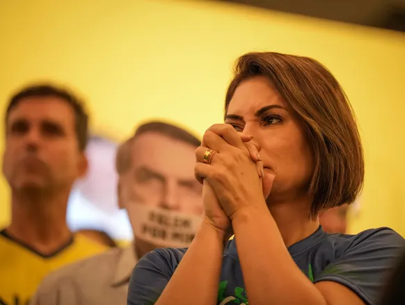 Michelle teme morte de Bolsonaro após queda na cela - Imagem