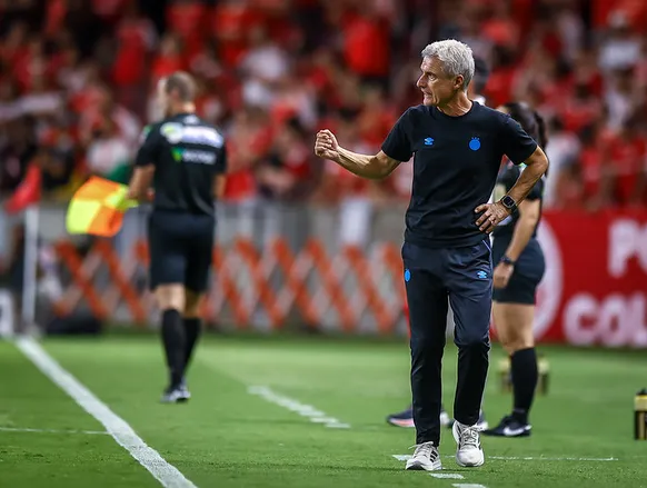 Técnico do Grêmio é alvo de críticas por termo de conotação racista - Imagem