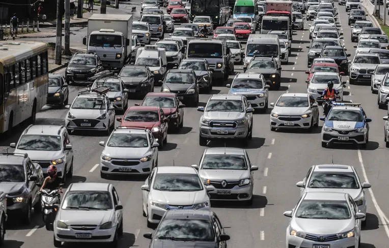 Rodovias da Bahia têm previsão de mais de 740 mil veículos no São João