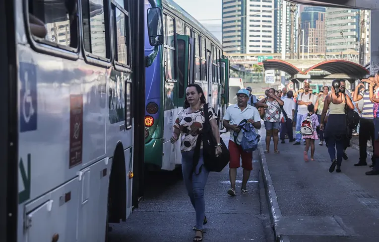 Moradores de Vila Canária ganham nova linha de ônibus para a orla