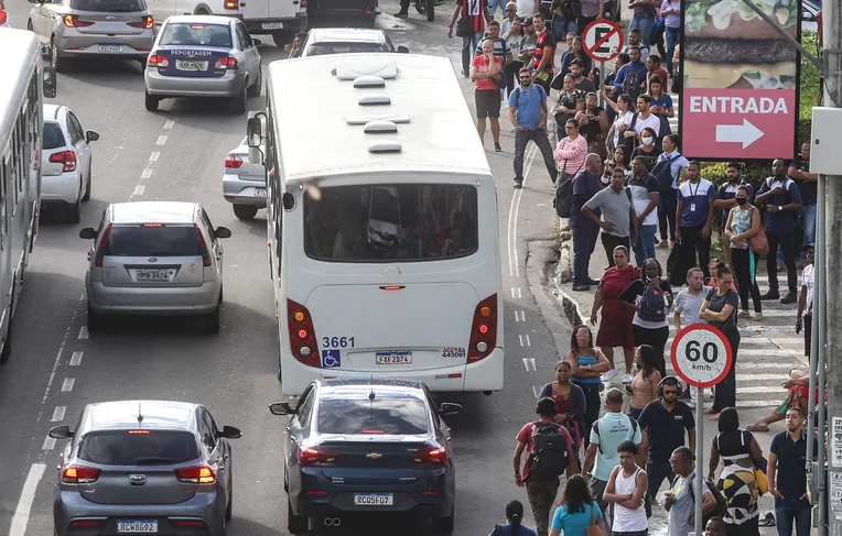 Ônibus da RMS terão paralisação durante jogo do Brasil contra o Japão
