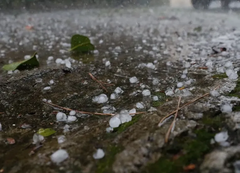 Bahia tem alerta de granizo, tempestade, ventos fortes e baixa umidade