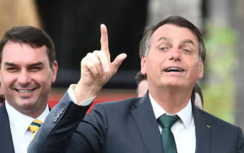 Mesmo preso, Bolsonaro terá direito a assessores, carros e segurança - Imagem