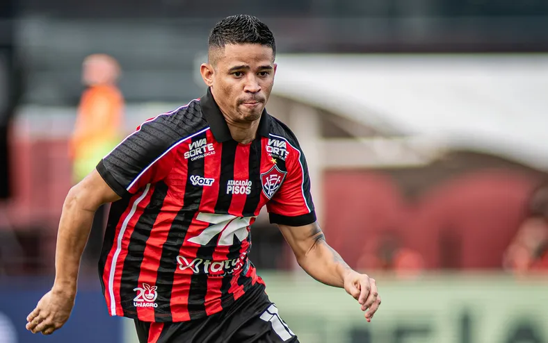 Coritiba tenta atravessar o Vitória para contratar Erick; saiba mais - Imagem