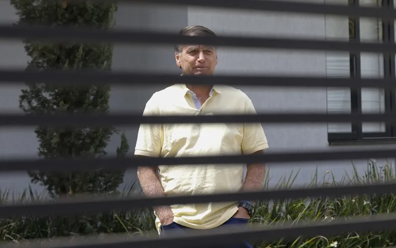 Bolsonaro deixa UTI após mais de uma semana de internação - Imagem